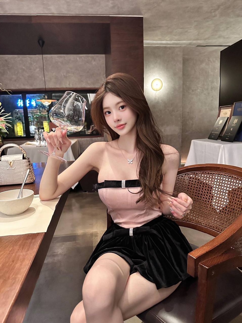 广州 杨弈 舞蹈生 清纯女友感 168cm 90斤 皮肤嫩滑 学生兼职