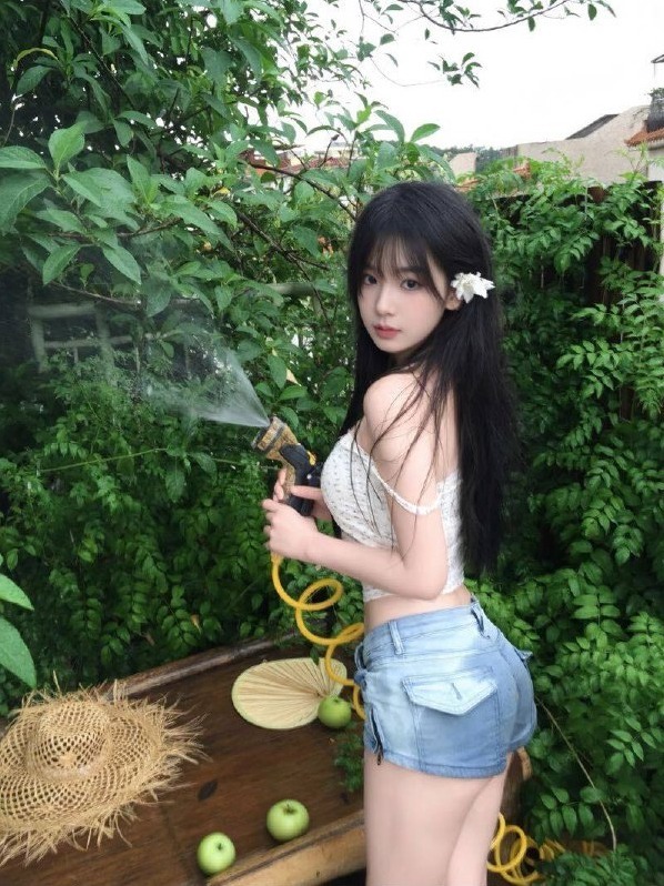 广州甜甜清纯可人少女刘亦菲身高170cm天然零整容
