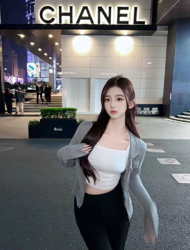 上海杨弈 07年 170cm 网红脸 好看不照骗 反差魅力