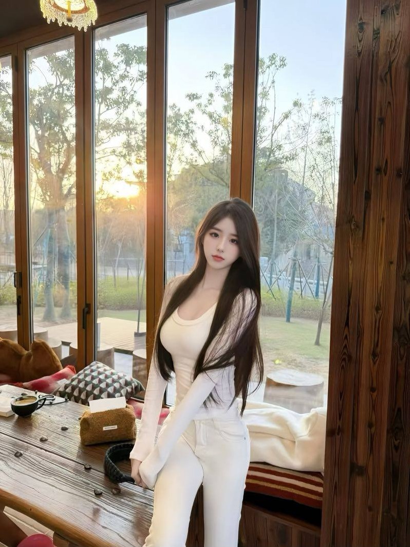 上海杨弈 清纯与性感结合 纯欲风 线条流畅 气质独特