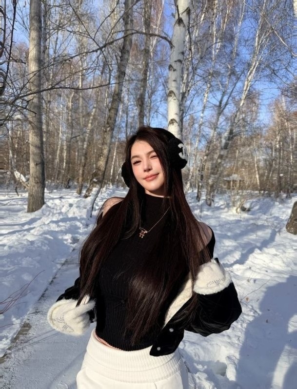 深圳清欢暖儿175cm50kg蜜桃臀马甲线紧致身材网红