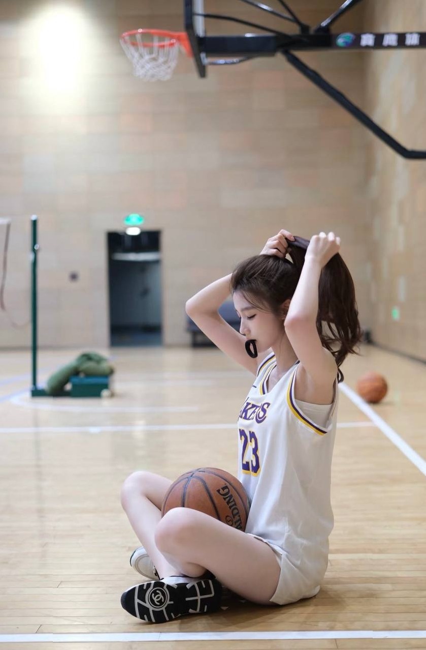 深圳南山困困 175高挑 C杯 白皙清纯 985本科