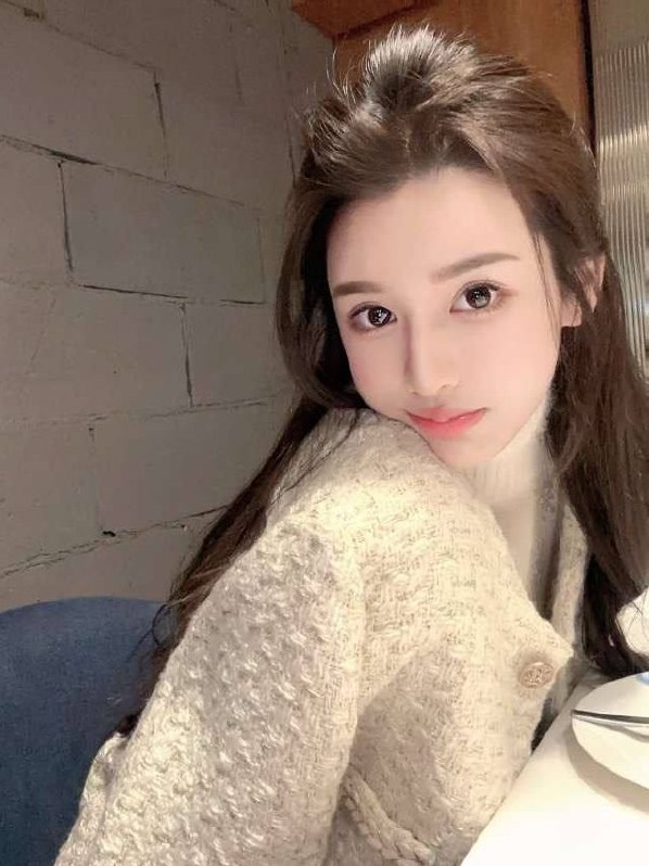 北京朝阳甜美女神小梦 身高168cm 甜美写真上门拍摄