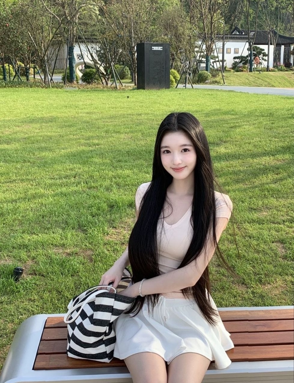 北京朝阳露露 19岁身高168cm C杯纯天然 皮肤白皙苗条
