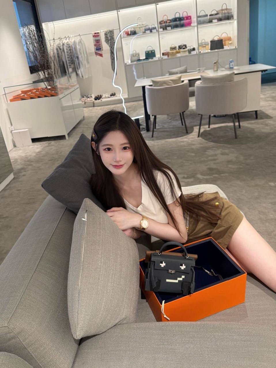 杭州滨江甜美御姐Coser果果白皙肌肤服务周到