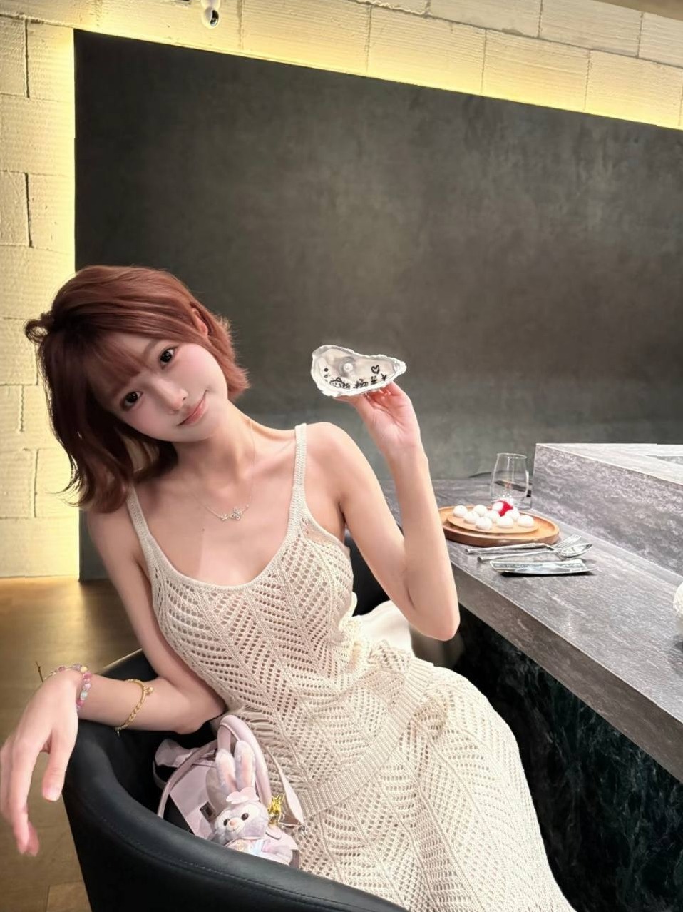 广州杨弈短发白虎酥酥211高校兼职生身高167cm