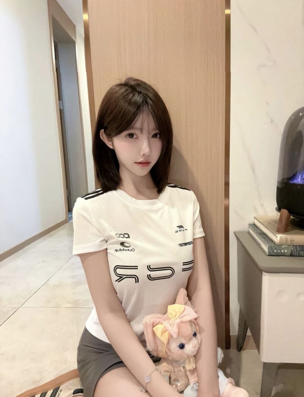 北京树树 新人初兼职 纯天然白虎一线天 F杯 身高170cm 魔鬼身材