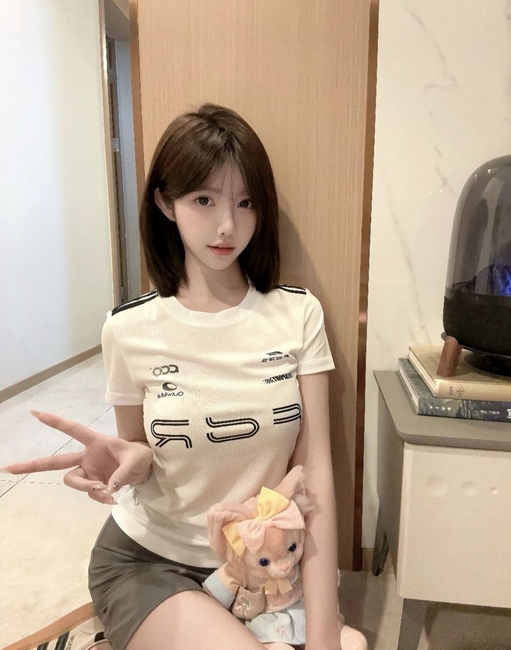 北京树树 纯天然白虎一线天 奶大屁股翘 性格开朗 说话温柔