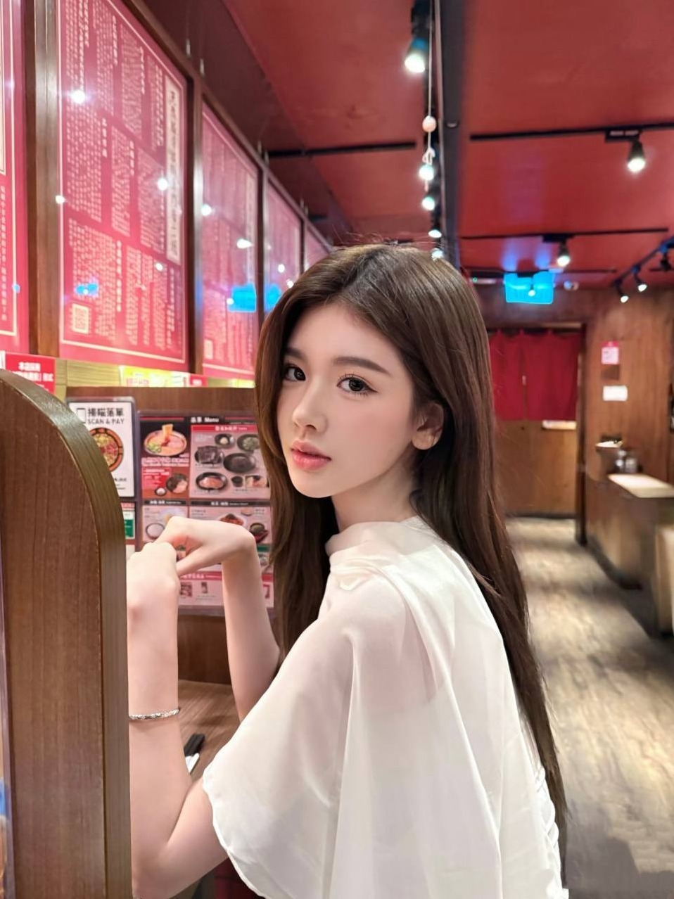 上海黄浦小红娘雨蒙 真C罩杯 苗条身材 配合度高不催