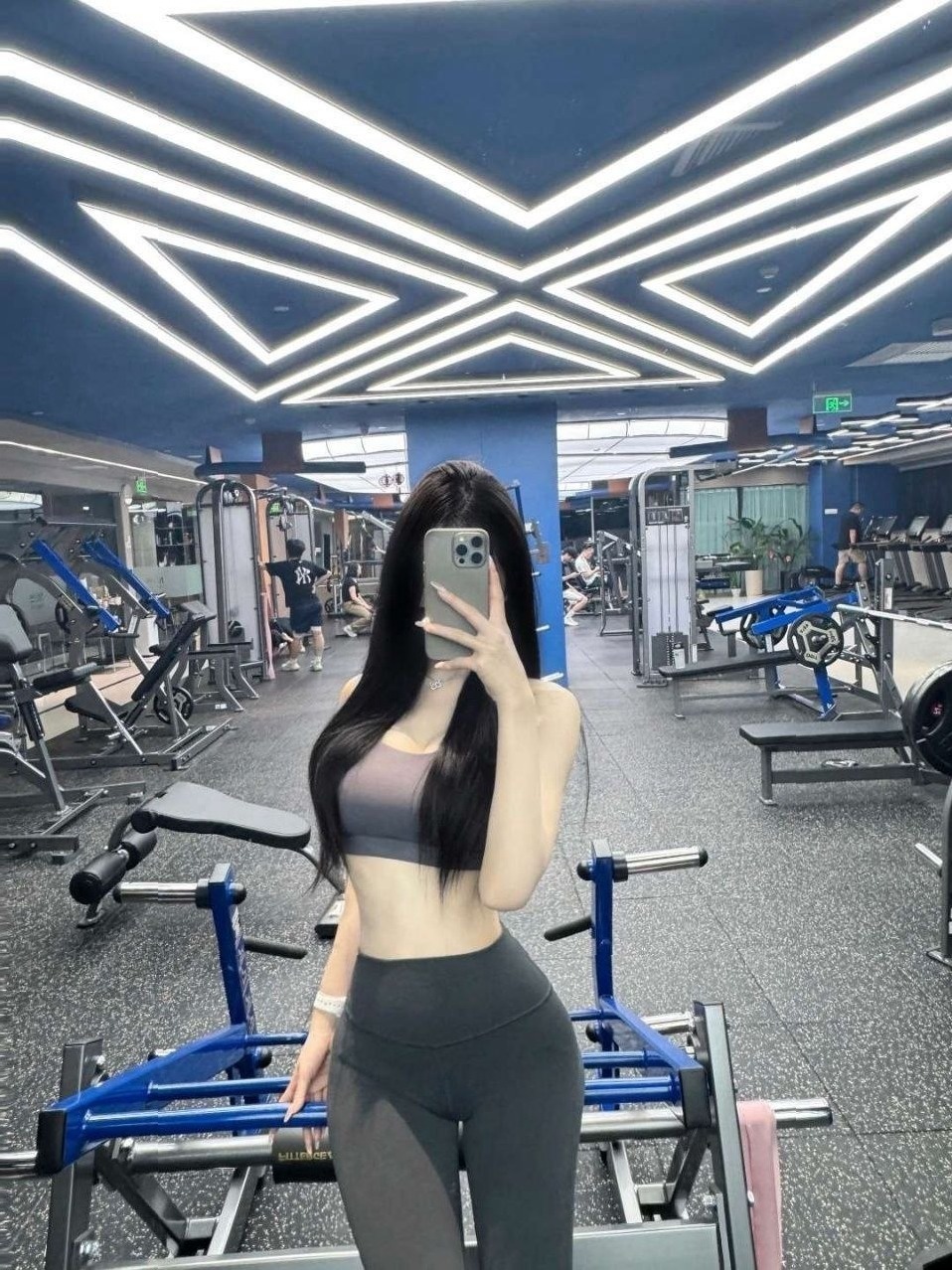 南京Laochen极品御姐04年大胸主播天然巨乳无纹身
