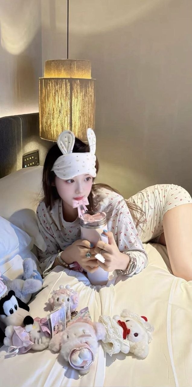 南京建邺Laochen 童颜大胸 171cm 生活自拍 可蛇吻可液体