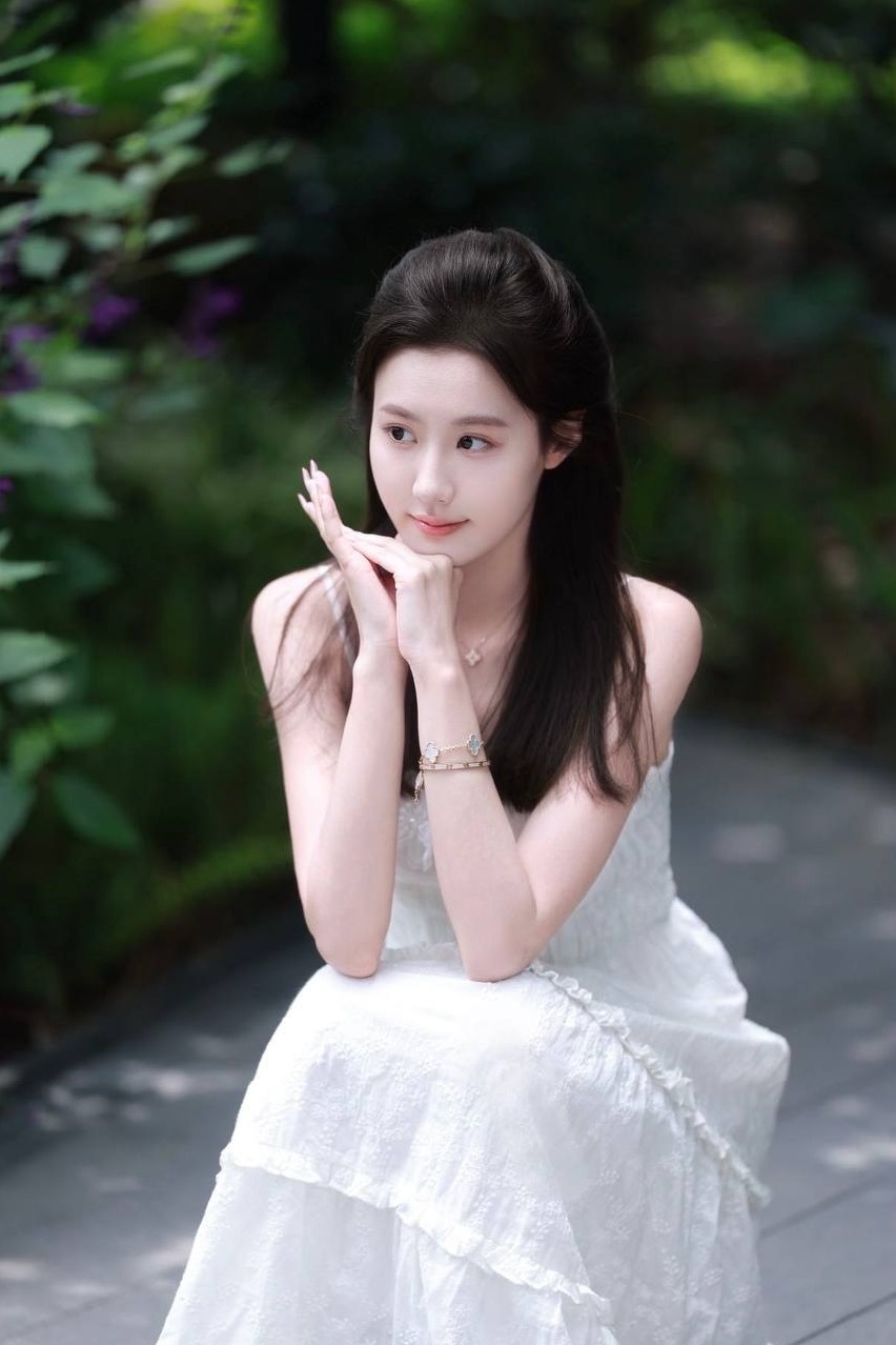上海 小红娘 自媒体穿搭博主 狮子座 性格好 爱干净