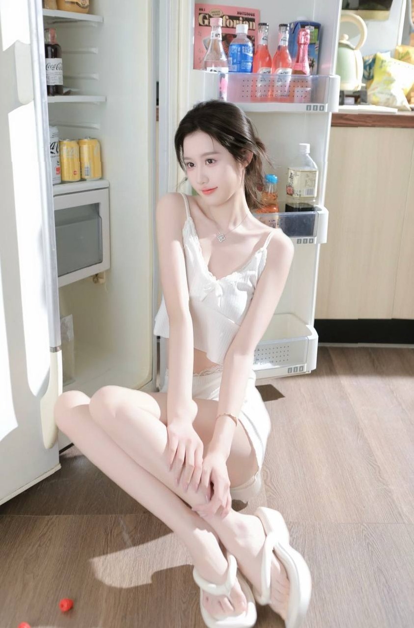上海 小红娘 穿搭博主 冷白皮 身材高挑 服务优质