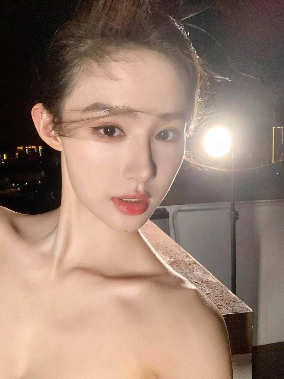 上海 小红娘W 纯天然大长腿 05年江苏人 可看身份证预约
