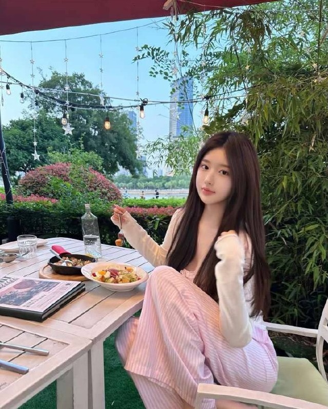 广州安然上戏学生清纯零整肤白腿细身高168cm