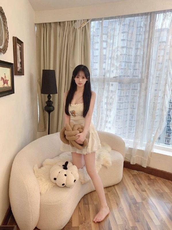 杭州上城萝莉香蕉 身高167体重49 B杯 皮肤细白 女友式体验