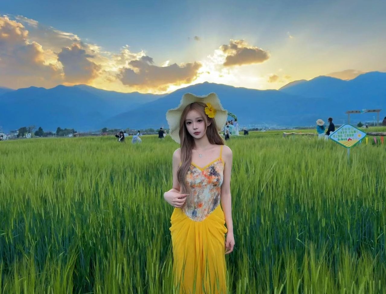 广州杨弈婧婧天然C杯全身雪白无整身材纤细