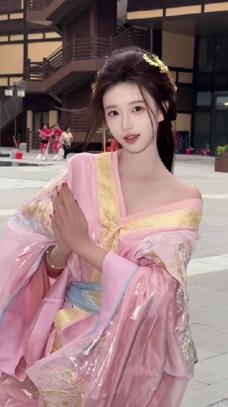 上海静安千寻 上戏高妹 175cm 雪白无纹身 甜美可人