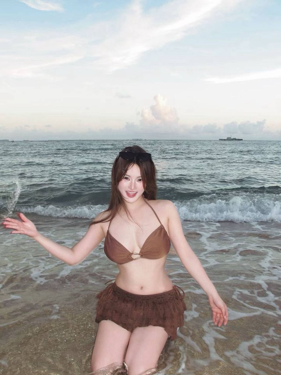 广州小谭松韵童颜巨乳一字马柔韧湖南湘妹子