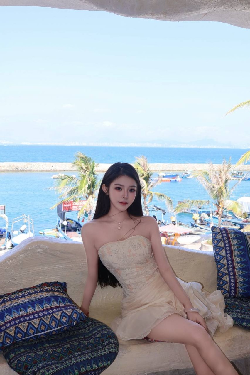 广州白小纯甜美女友风身高167体重90D紧致细腻