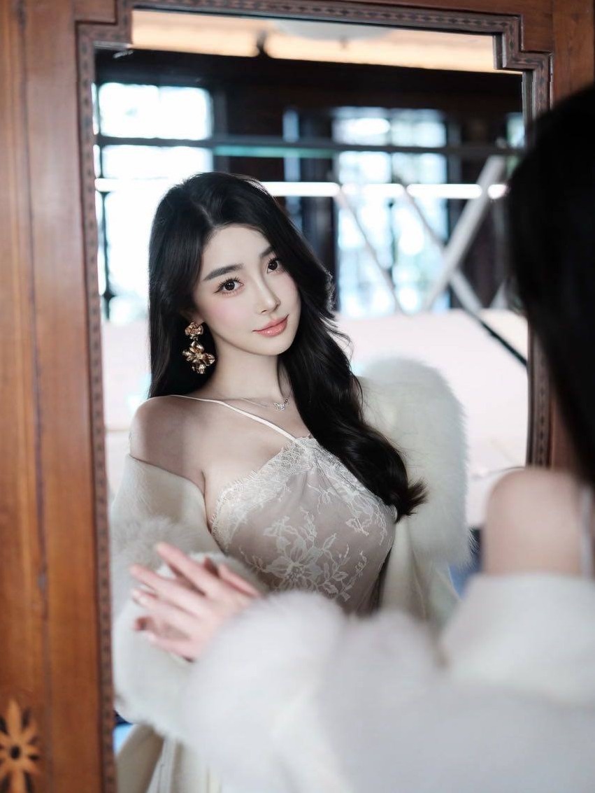 广州杨弈御姐身高175cm真C翘臀筷子腿雪白无瑕