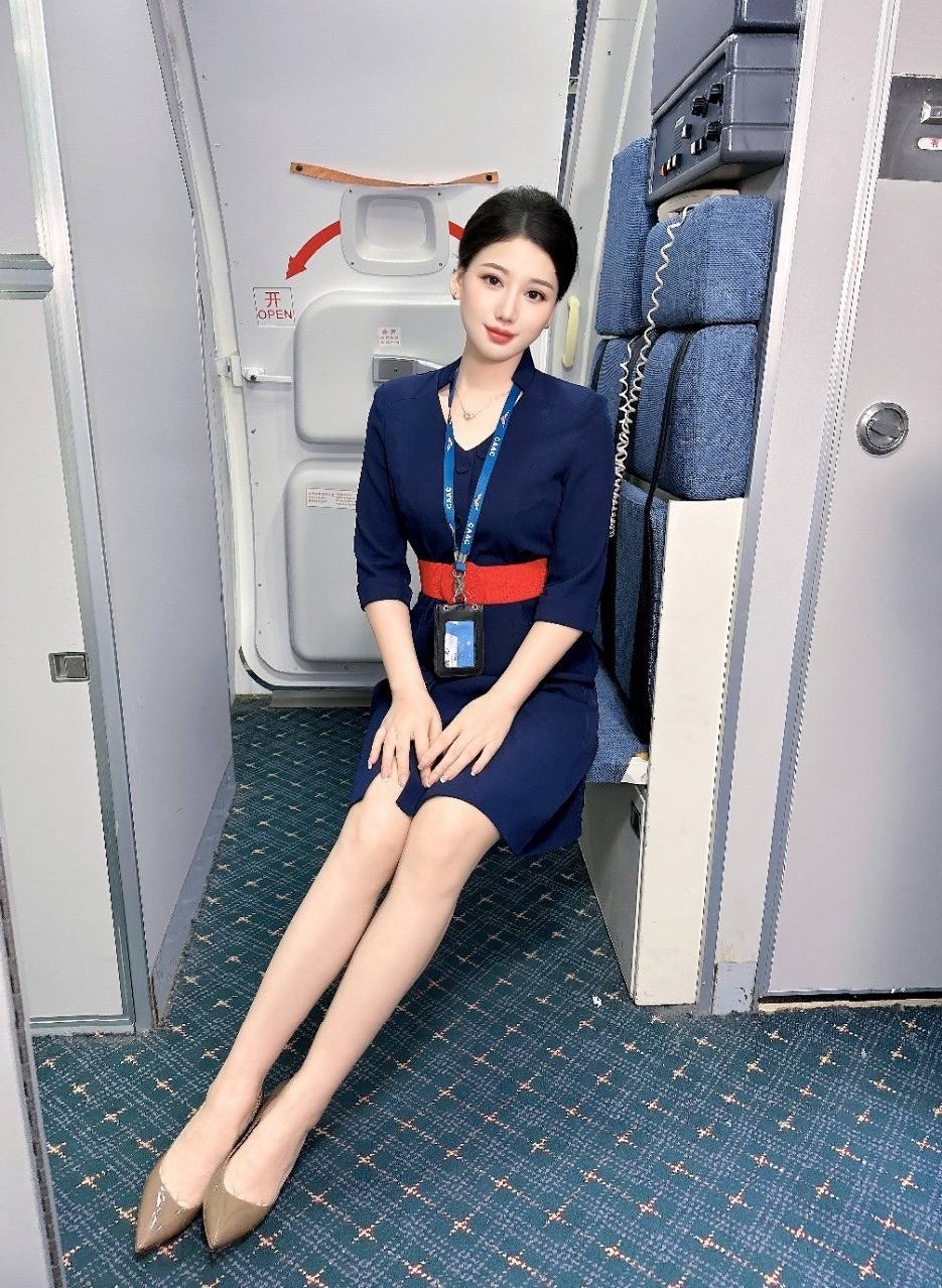 深圳南山甜心Coser薇薇童颜巨乳萝莉身段 服务耐心