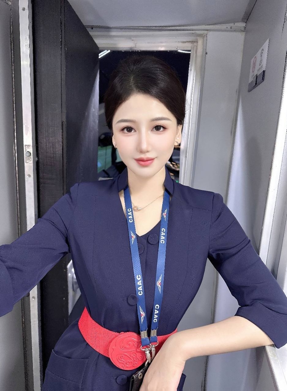 深圳宝安女神Coser瑶瑶水蛇腰美臀 风格百变可甜可盐