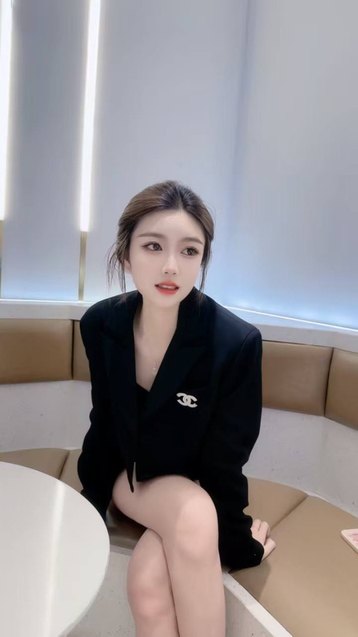 长沙欢喜可彤 172cm 绝妙身材 网红脸 清纯可爱 初次兼职