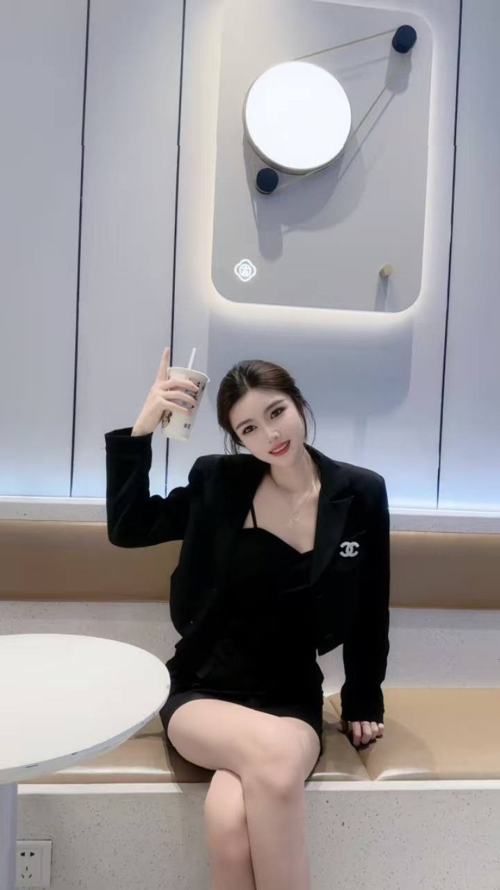 长沙欢喜可彤 02年 清纯可爱 172cm 身材好 初次兼职