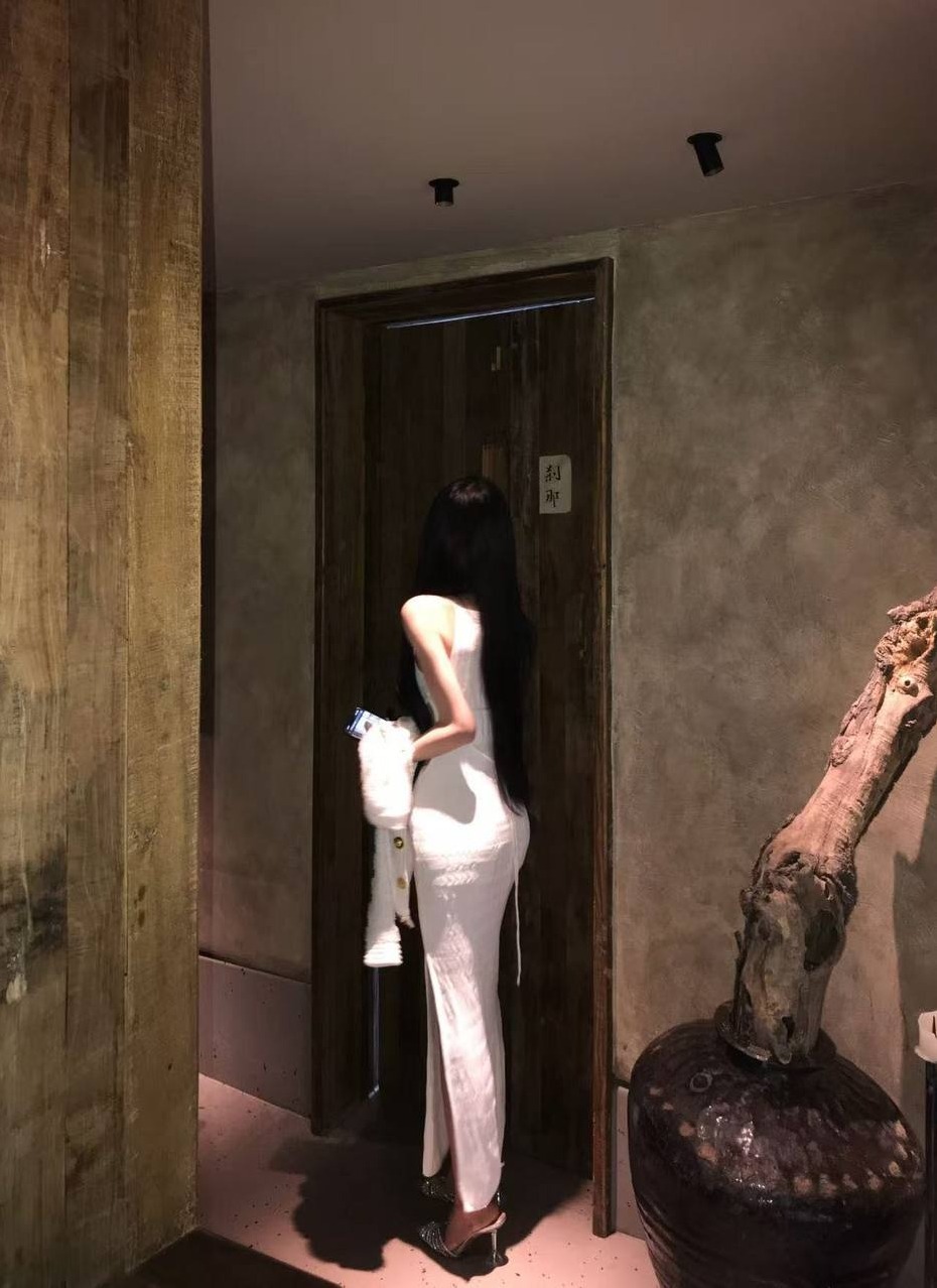 深圳福田 不忘 逆天长腿 前凸后翘 环境感美少女 平面模特