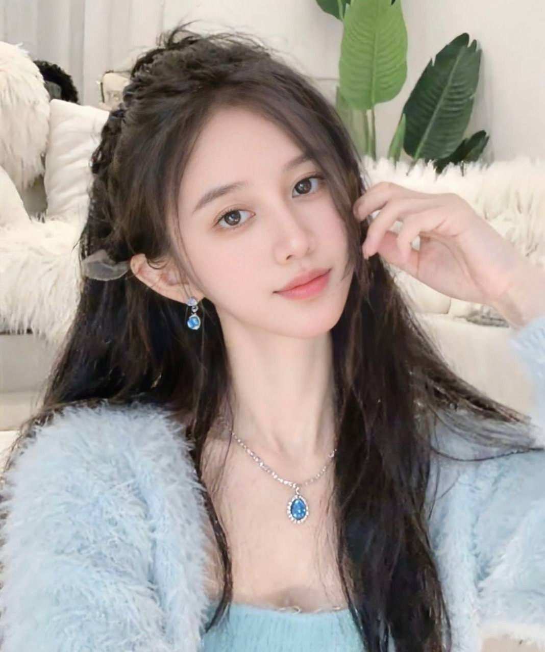 杭州 张艺兴 身高171cm D杯 音乐学院毕业 古筝老师 女友感