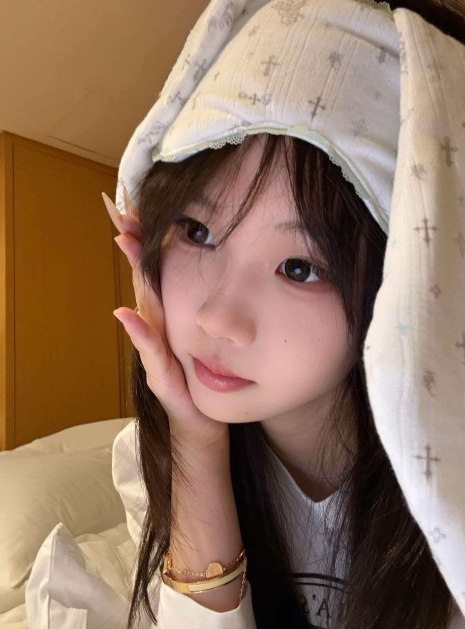 深圳小晚 05年白净甜妹 身高167 纯天然C杯 牛奶肌肤