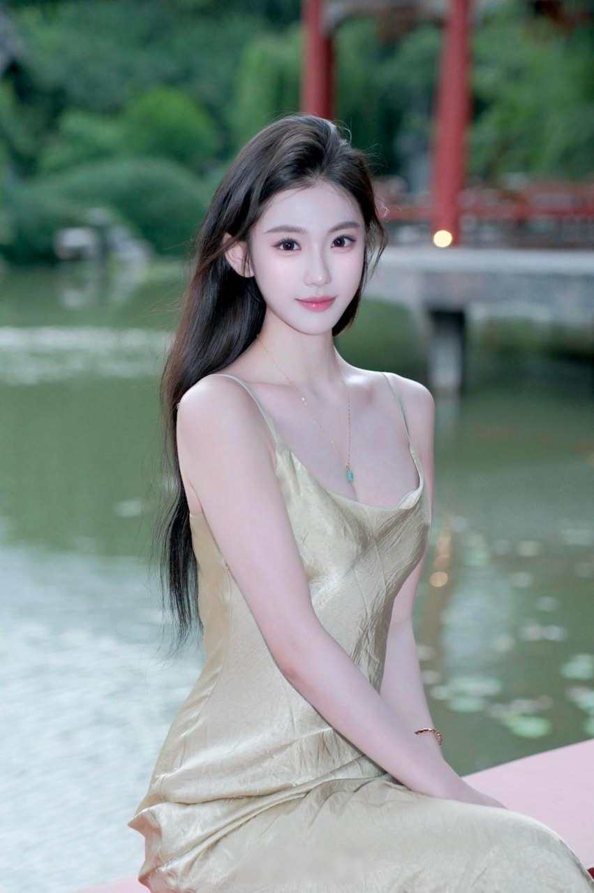成都 抱抱熊 高挑纤细曲线 舞蹈艺术生