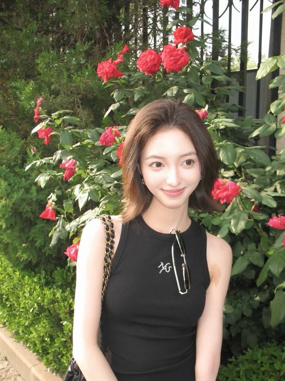 上海 MISS MINA 马甲线细腰 筷子腿 清冷气质艺人