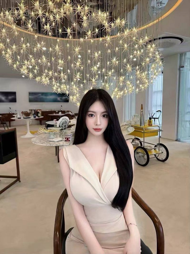 上海 童童楚楚 柔软腰线 模特写真展示