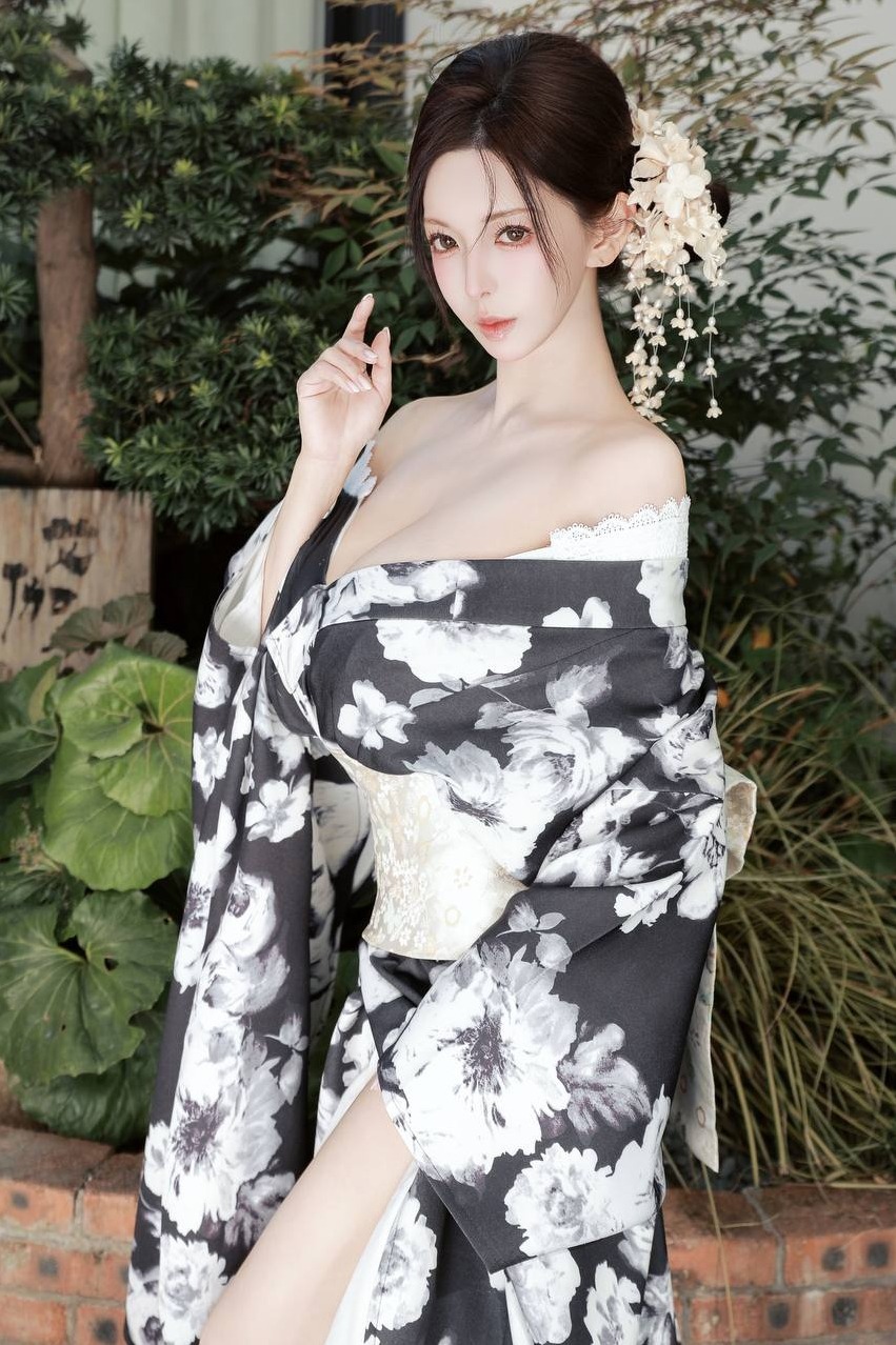 上海 童童 165cm 细腰大胸 运动马甲线 高端预约