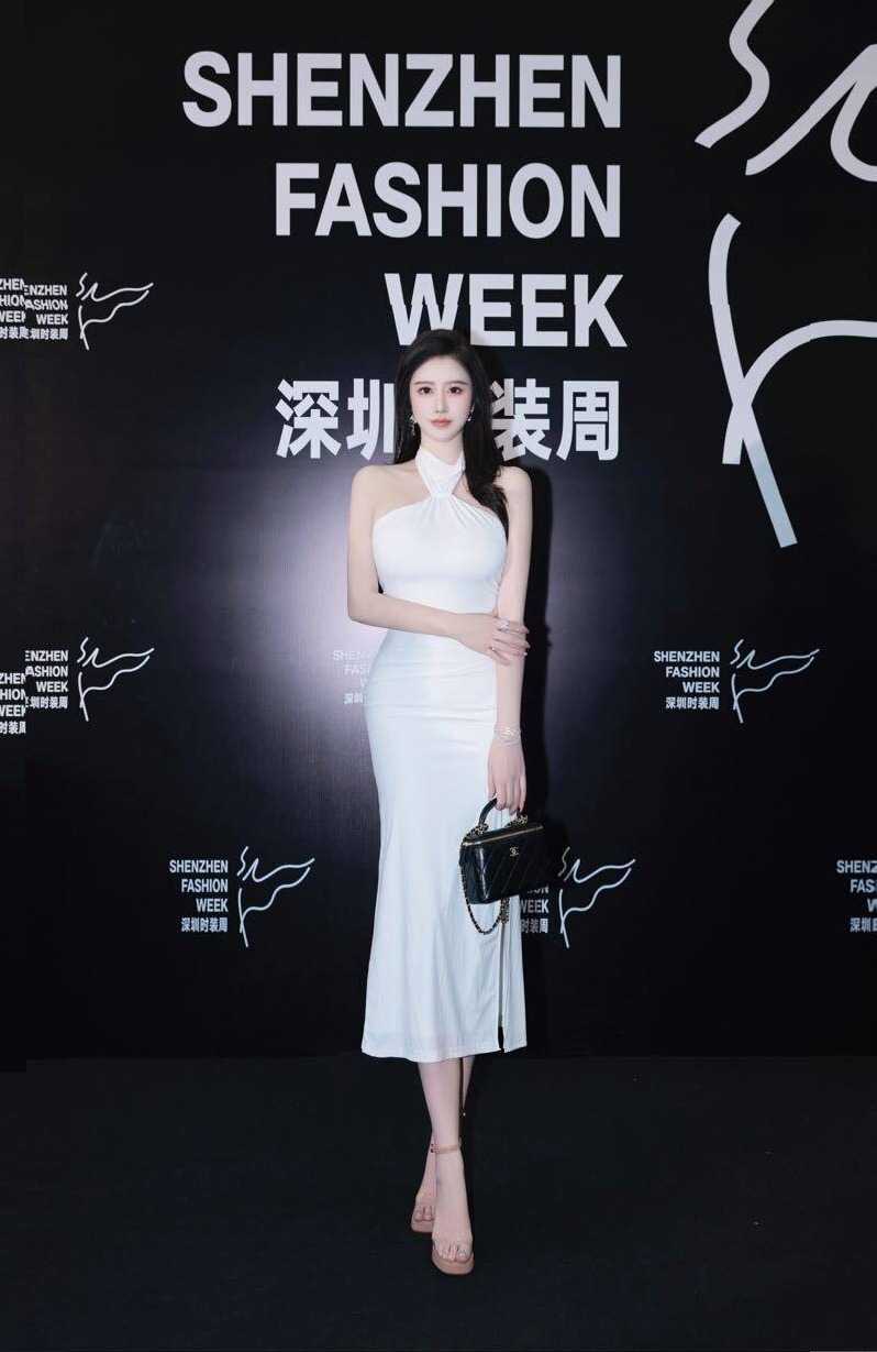 深圳 丸子 纤细高挑身形 射击兴趣独特