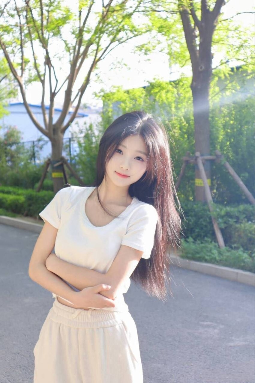 广州 杨弈 166cm C杯 无纹身 温柔清新写真
