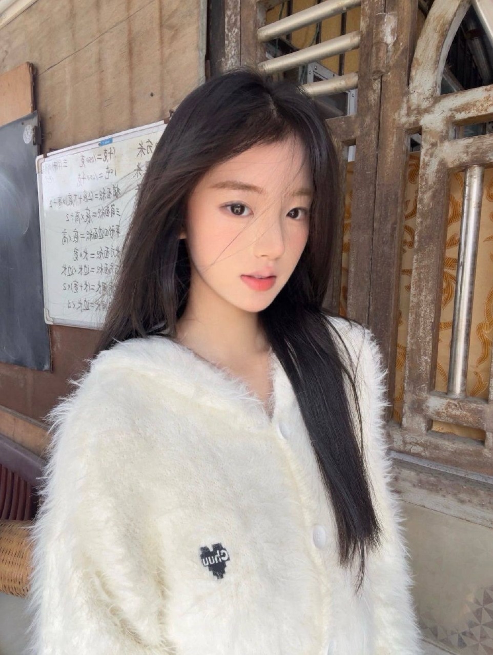 上海普陀 糖豆 清纯05后 169cm 90斤 天然D杯 细腰马甲