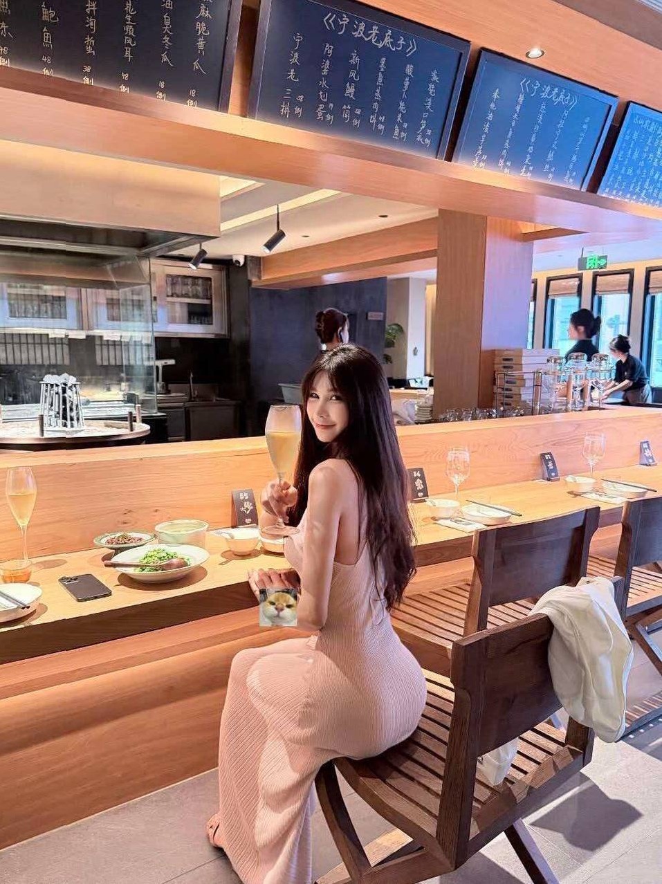 深圳 南山 雨泽 04年 169cm 纤瘦紧致 个人形象照
