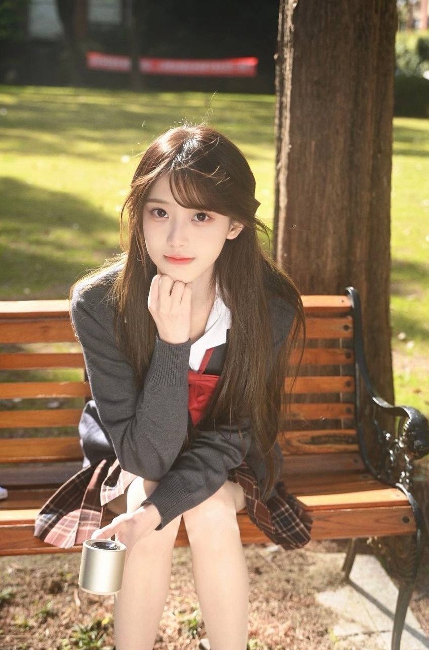 深圳 琪琪 冷白皮 A4腰 校园风写真