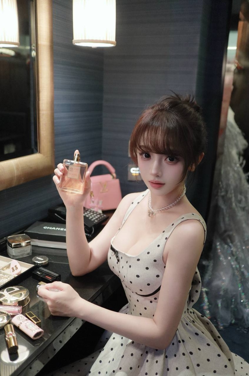 上海 𝑺𝒉𝒂𝒏𝒈𝑯 172cm 花火 一字马 白虎