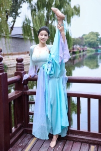 143  北京外围-舞蹈表演学妹 | 周生辰