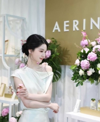 1428　上海外围-百万粉丝纯欲学妹 | 肖邦