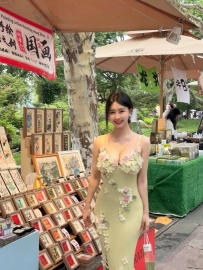 2912　上海外围-童颜巨乳，白虎，腰臀黄金比例，皮肤超白