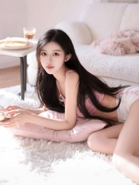 1067  上海外围- 04年高学历兼职模特 | 七七