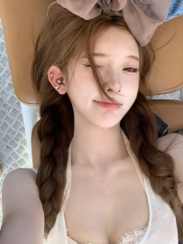 2142  上海外围- 上海新人，上戏表演专业，平面模特兼职