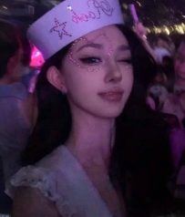 2138  上海外围-175D，雪白肌 马甲线 蜜桃臀