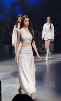 989  北京外围大圈-新丝路模特维密超模 | 晏熙雨